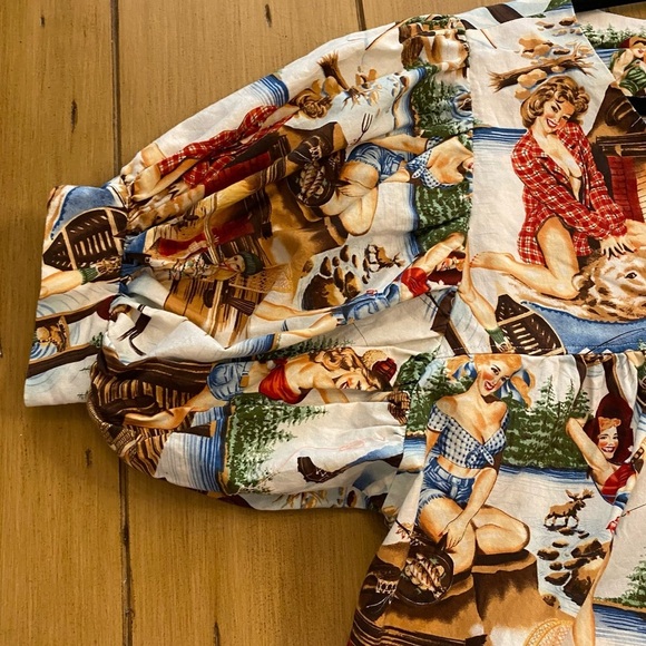 Women’s Alexander Henry Vintage Novelty Pin Up Girls The Great Outdoors Top M/L - Picture 13 of 15